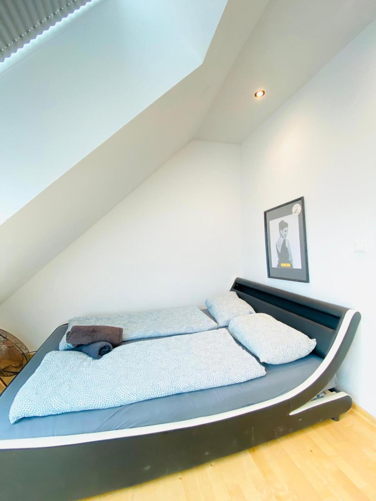 Comfy Central 4-bedroom Shared With Two Levels *